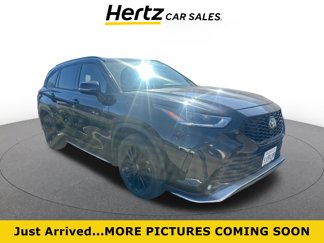 Used 2024 GMC Terrain SLT image 1