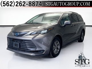 Used 2024 Toyota Sienna LE image 1