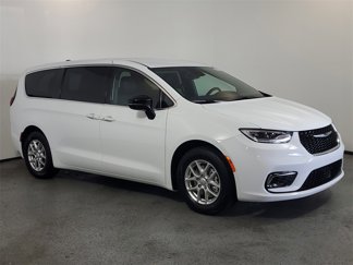 New 2026 Chrysler Pacifica Select image 1