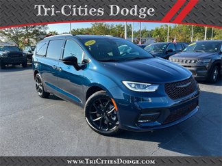 New 2024 Chrysler Pacifica Limited w/ S Appearance Package image 1