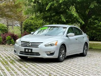 Used 2015 Nissan Altima 2.5 S w/ Sport Value Package image 1