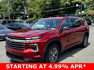 Used 2025 Chevrolet Traverse LT w/ Driver Confidence Package image 1