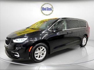 Used 2023 Chrysler Pacifica Touring-L image 1