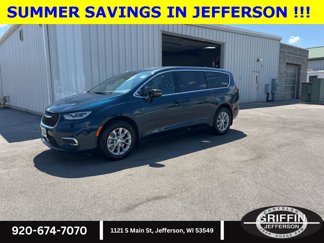 New 2025 Chrysler Pacifica Select image 1