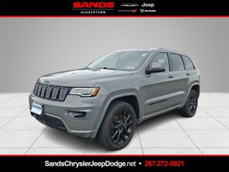 Used 2022 Jeep Grand Cherokee Laredo X image 1