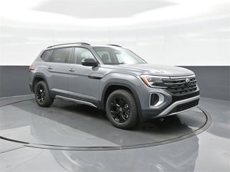 New 2025 Volkswagen Atlas Peak Edition SE image 1