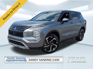 Used 2023 Mitsubishi Outlander SE image 1