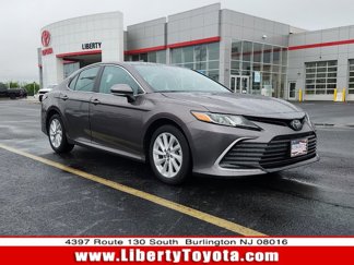 Used 2022 Toyota Camry LE image 1