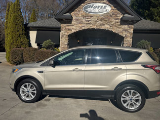 Used 2017 Ford Escape SE image 1