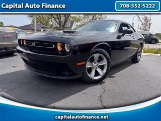 Used 2019 Dodge Challenger SXT image 1