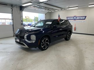 Used 2022 Mitsubishi Outlander SE image 1