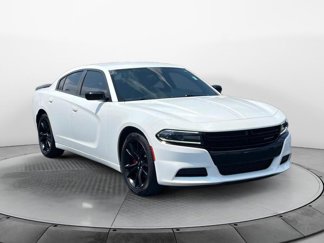 Used 2018 Dodge Charger SXT w/ Blacktop Package image 1