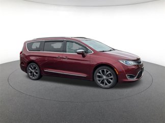 Used 2017 Chrysler Pacifica Limited image 1