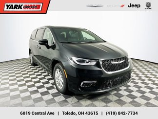 New 2025 Chrysler Pacifica Select image 1