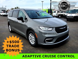 New 2025 Chrysler Pacifica Select image 1