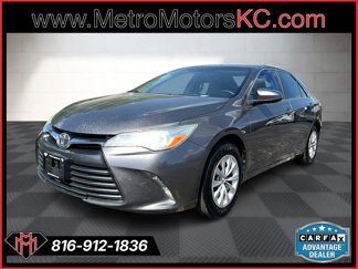 Used 2017 Toyota Camry LE image 1