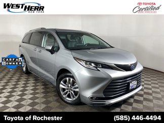 Used 2023 Toyota Sienna Limited image 1