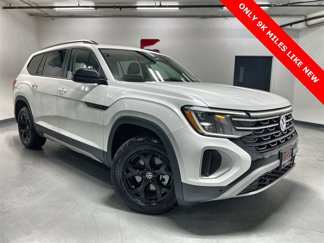 Used 2024 Volkswagen Atlas Peak Edition SEL image 1