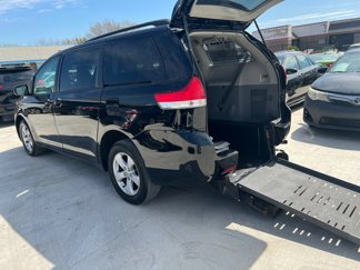 Used 2014 Toyota Sienna LE image 1