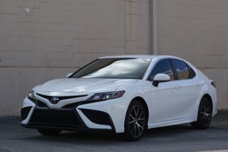 Used 2021 Toyota Camry SE image 1