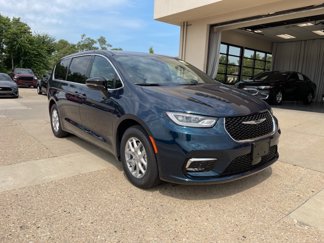 New 2025 Chrysler Pacifica Select image 1