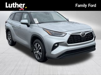 Used 2024 Toyota Highlander XLE image 1