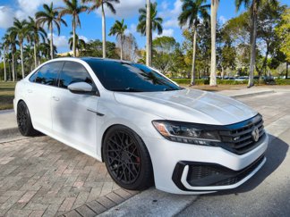 Used 2020 Volkswagen Passat 2.0T R-Line image 1