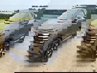 Used 2025 Nissan Kicks SV w/ Illumination Package image 1