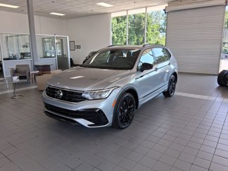 Used 2022 Volkswagen Tiguan SE R-Line image 1