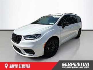 New 2026 Chrysler Pacifica Limited image 1
