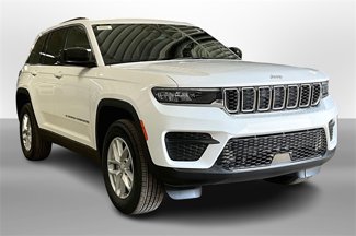 New 2025 Jeep Grand Cherokee Laredo image 1
