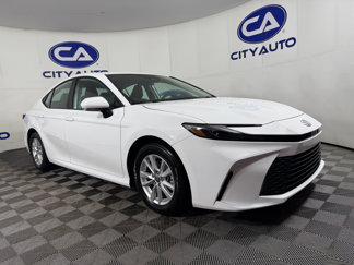 Used 2025 Toyota Camry LE image 1