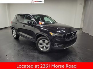 Used 2022 Volvo XC40 T4 Momentum image 1