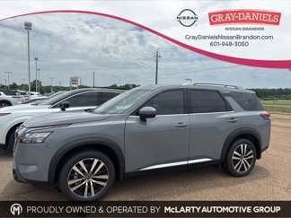 New 2025 Nissan Pathfinder Platinum image 1