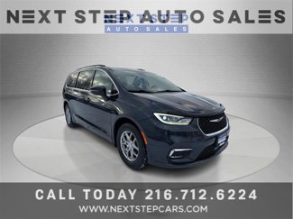 Used 2021 Chrysler Pacifica Touring image 1