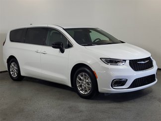 New 2026 Chrysler Pacifica Select image 1