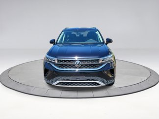 Certified 2022 Volkswagen Taos SE image 1