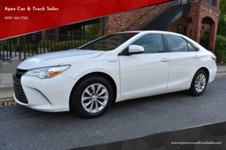 Used 2016 Toyota Camry LE image 1