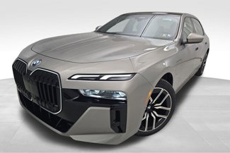New 2026 BMW 750e xDrive w/ Premium Package image 1