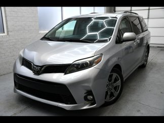 Used 2018 Toyota Sienna SE image 1