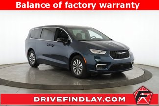Used 2025 Chrysler Pacifica Select image 1