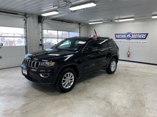 Used 2021 Jeep Grand Cherokee Laredo image 1