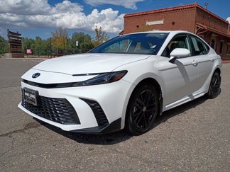 Used 2025 Toyota Camry SE image 1