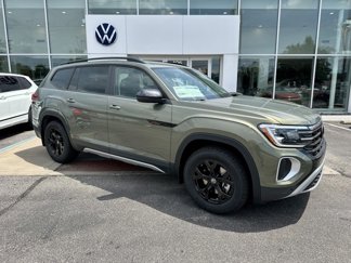 New 2025 Volkswagen Atlas Peak Edition SE image 1