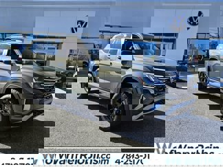 New 2025 Volkswagen Atlas Peak Edition SE image 1