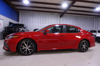Used 2023 Toyota Camry SE image 1