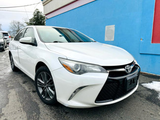 Used 2017 Toyota Camry SE image 1
