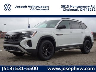 New 2025 Volkswagen Atlas Peak Edition SE image 1