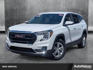 Used 2024 GMC Terrain SLE image 1