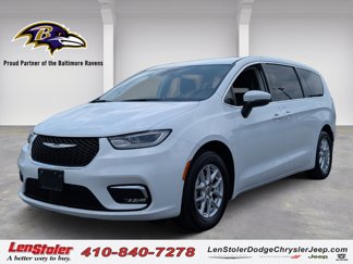 Used 2023 Chrysler Pacifica Touring-L image 1